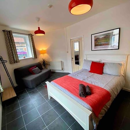 Brickworks - 2 Bedrooms, 15 Mins Walk To The Centre, With Garden Cardiff Bagian luar foto