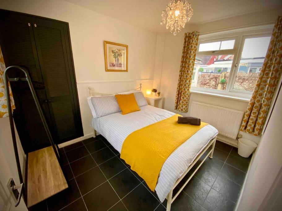 Brickworks - 2 Bedrooms, 15 Mins Walk To The Centre, With Garden Cardiff Bagian luar foto
