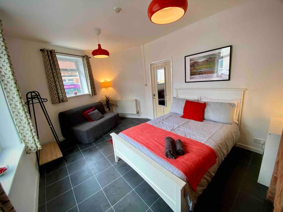 Brickworks - 2 Bedrooms, 15 Mins Walk To The Centre, With Garden Cardiff Bagian luar foto