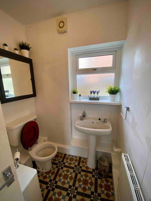 Brickworks - 2 Bedrooms, 15 Mins Walk To The Centre, With Garden Cardiff Bagian luar foto
