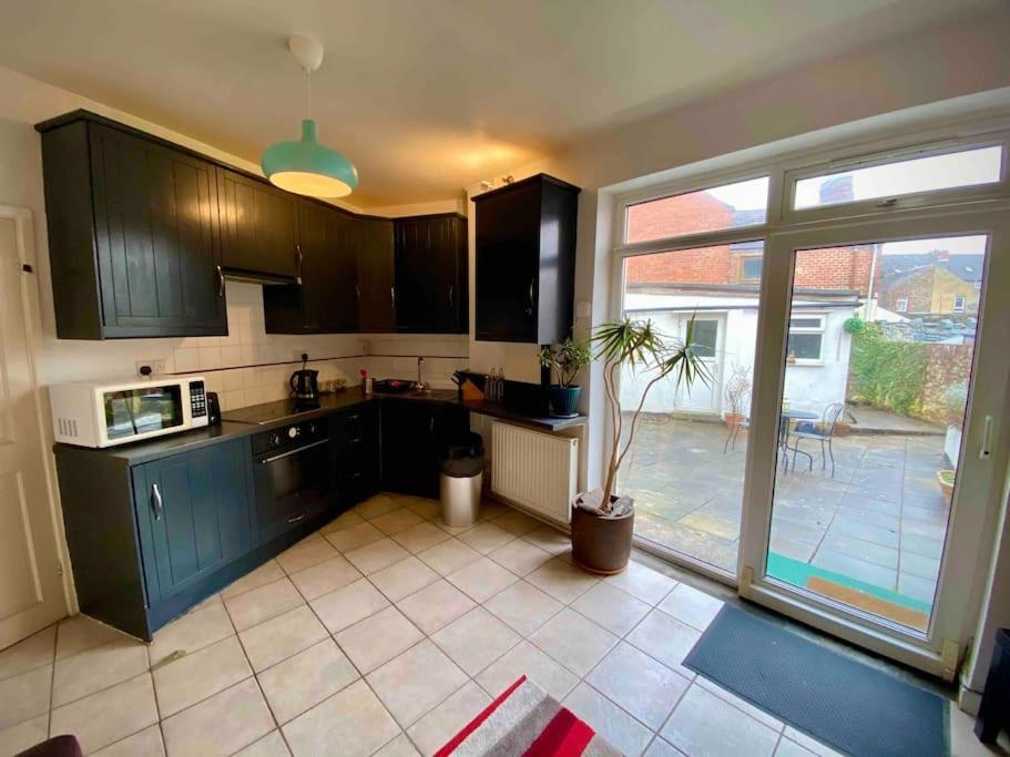 Brickworks - 2 Bedrooms, 15 Mins Walk To The Centre, With Garden Cardiff Bagian luar foto