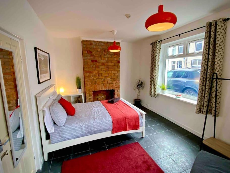 Brickworks - 2 Bedrooms, 15 Mins Walk To The Centre, With Garden Cardiff Bagian luar foto