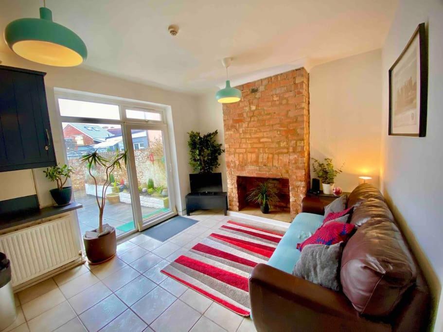 Brickworks - 2 Bedrooms, 15 Mins Walk To The Centre, With Garden Cardiff Bagian luar foto